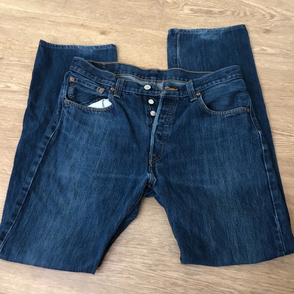 Blue 501 levis jeans